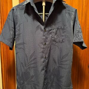 Van Heusen Hawaiian Aloha shirt. Navy with botanical print. Size S. 14 - 14 1/2